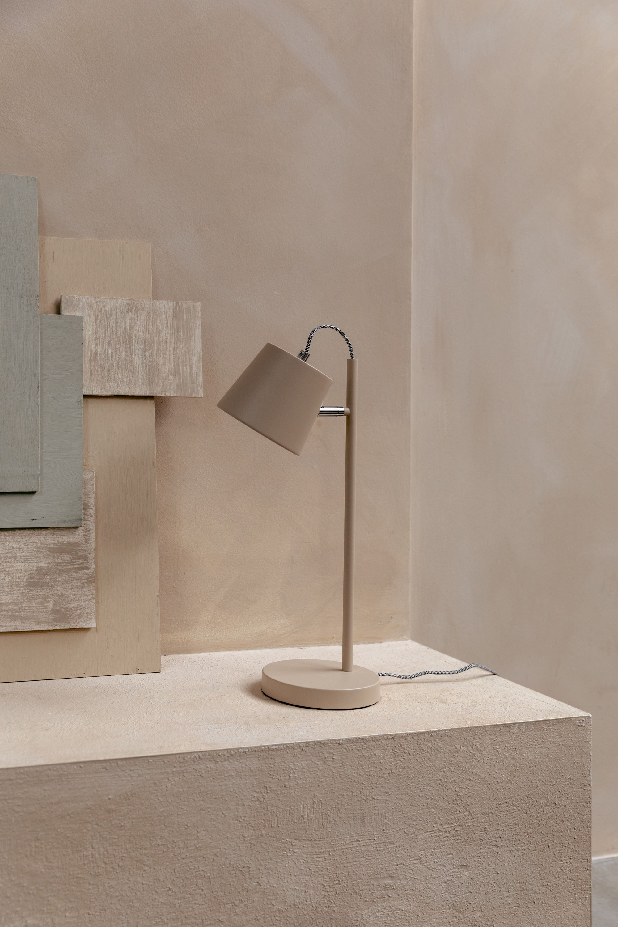 Zuiver Buckle Head Beige Table Lamp